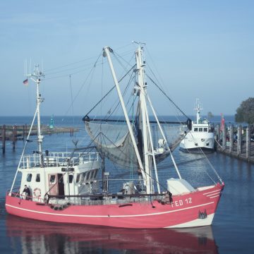 fishing-vessel-912180_1920_edited